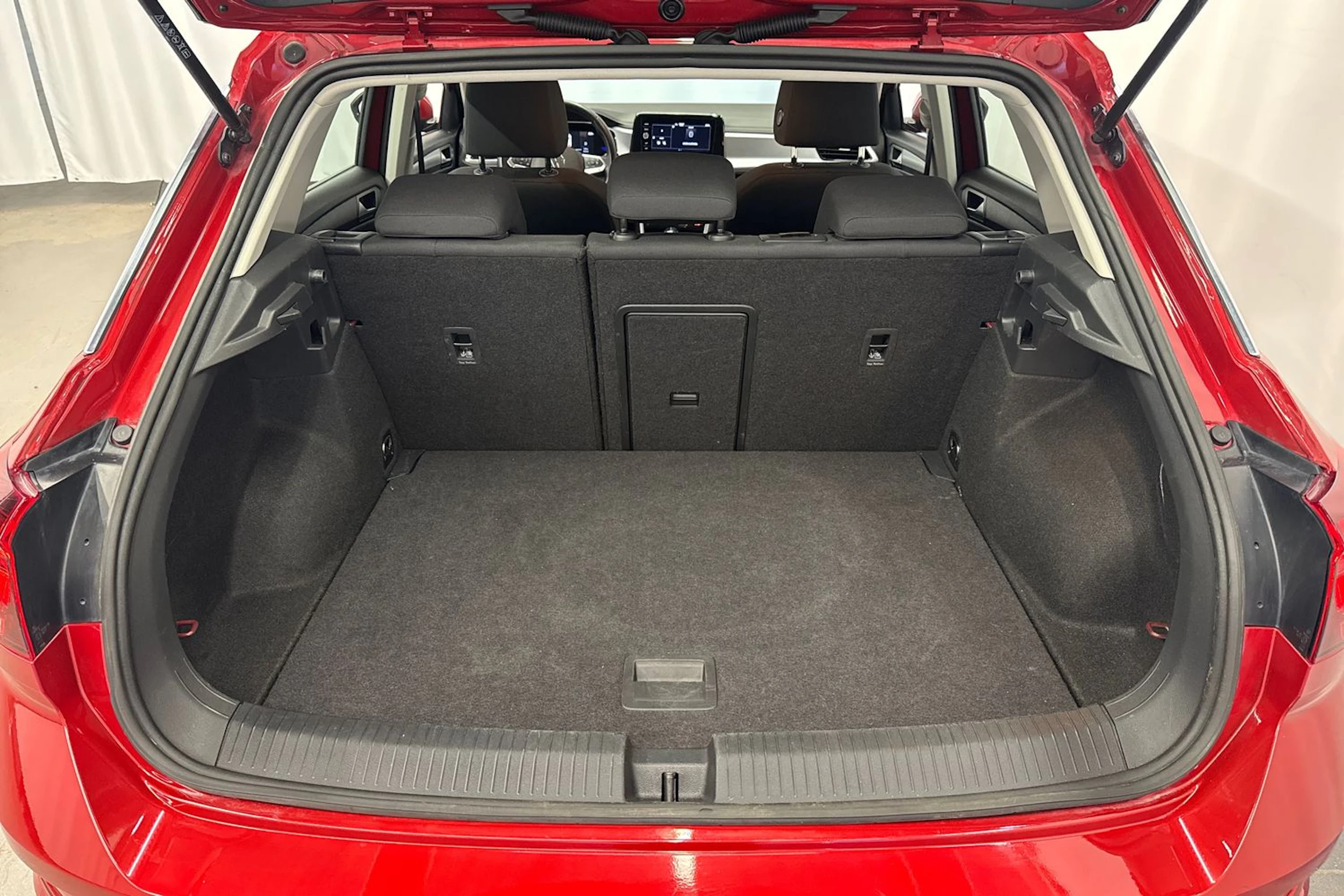 punainen Volkswagen T-Roc 2024 kuva 16.