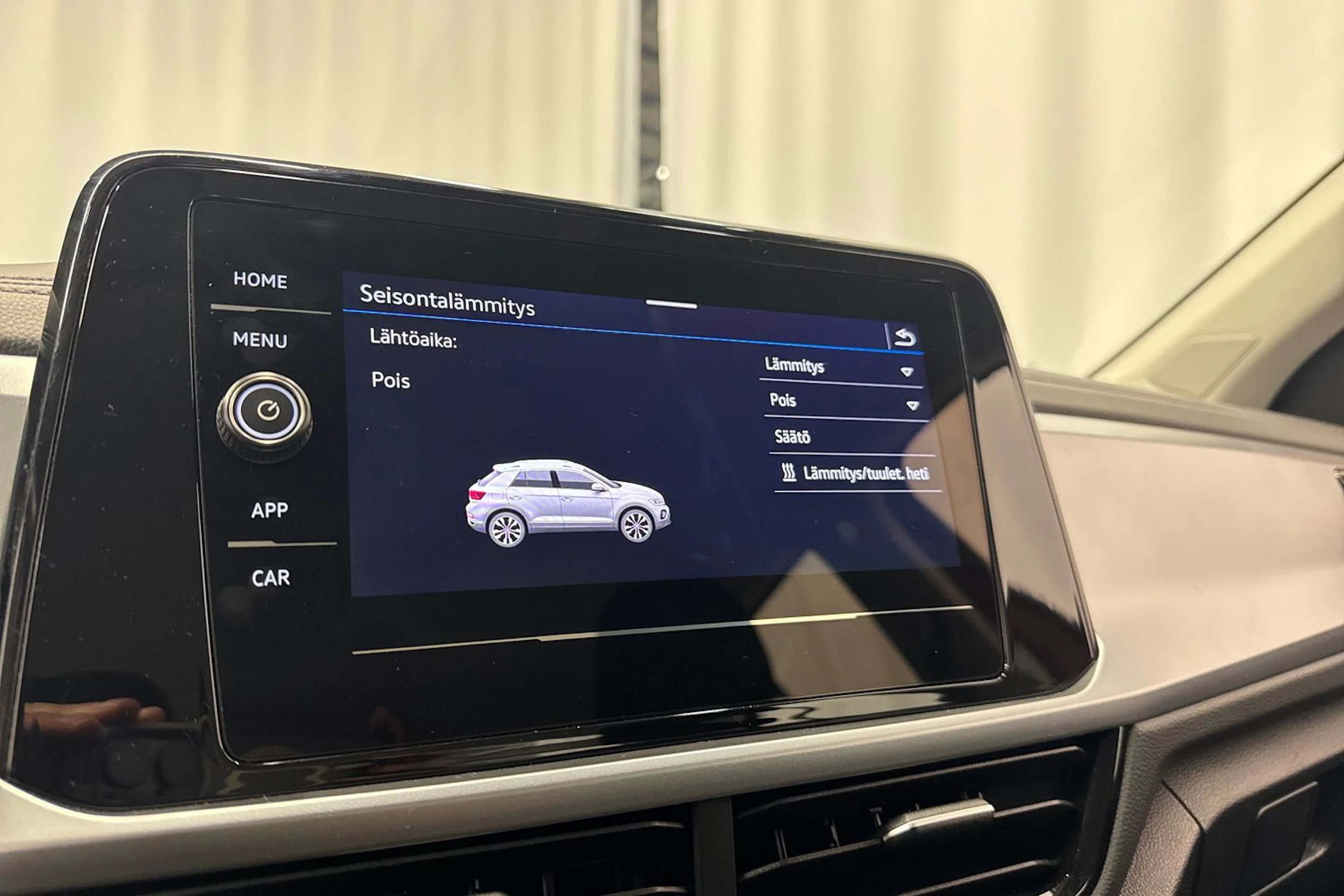 punainen Volkswagen T-Roc 2024 kuva 23.