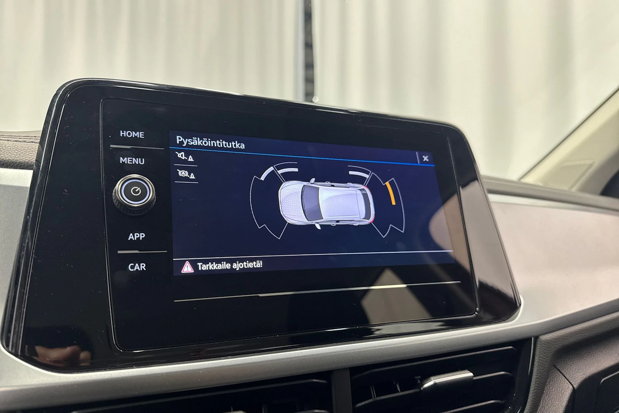 punainen Volkswagen T-Roc 2024 kuva 24.