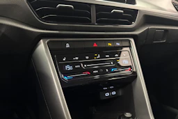 punainen Volkswagen T-Roc 2024 kuva 25.