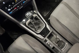 punainen Volkswagen T-Roc 2024 kuva 26.