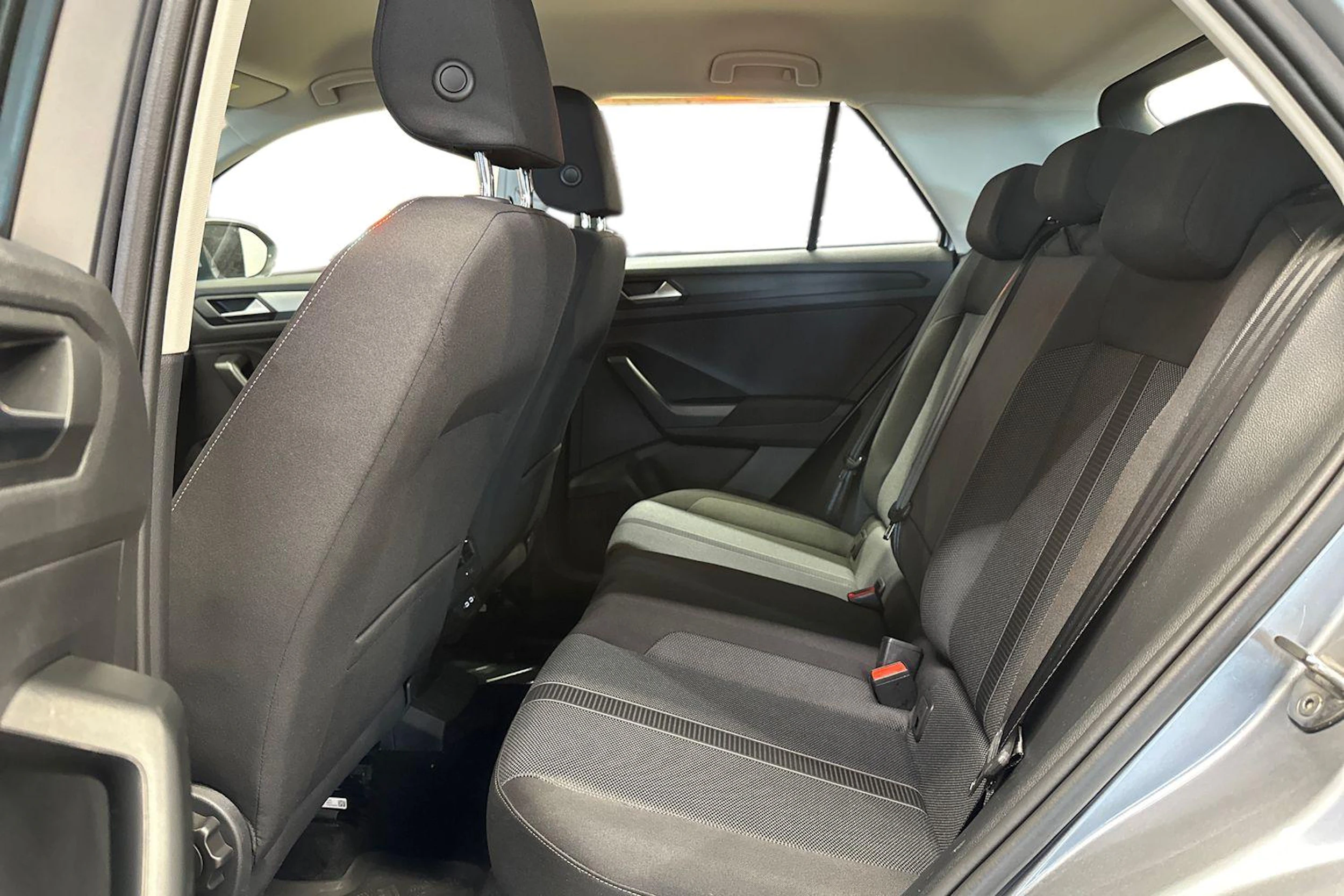 harmaa Volkswagen T-Roc 2024 kuva 11.