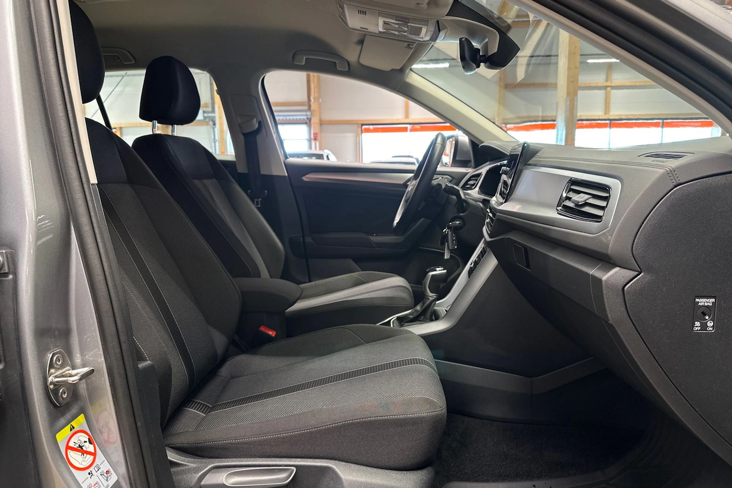 harmaa Volkswagen T-Roc 2024 kuva 15.
