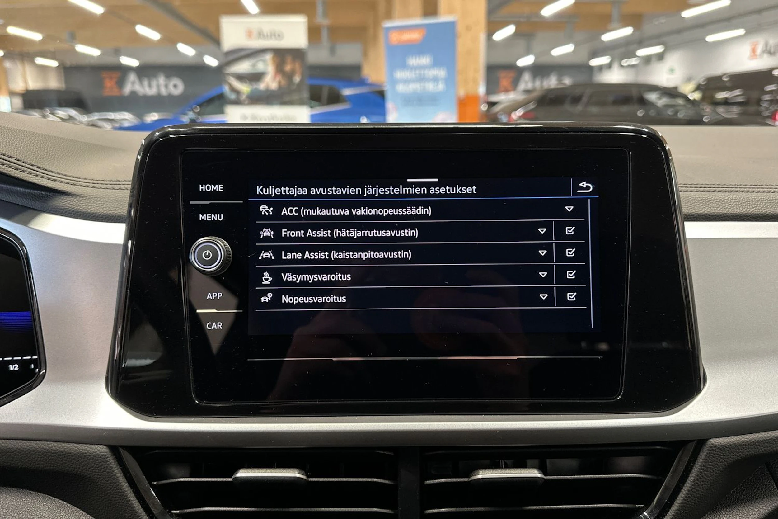 harmaa Volkswagen T-Roc 2024 kuva 19.