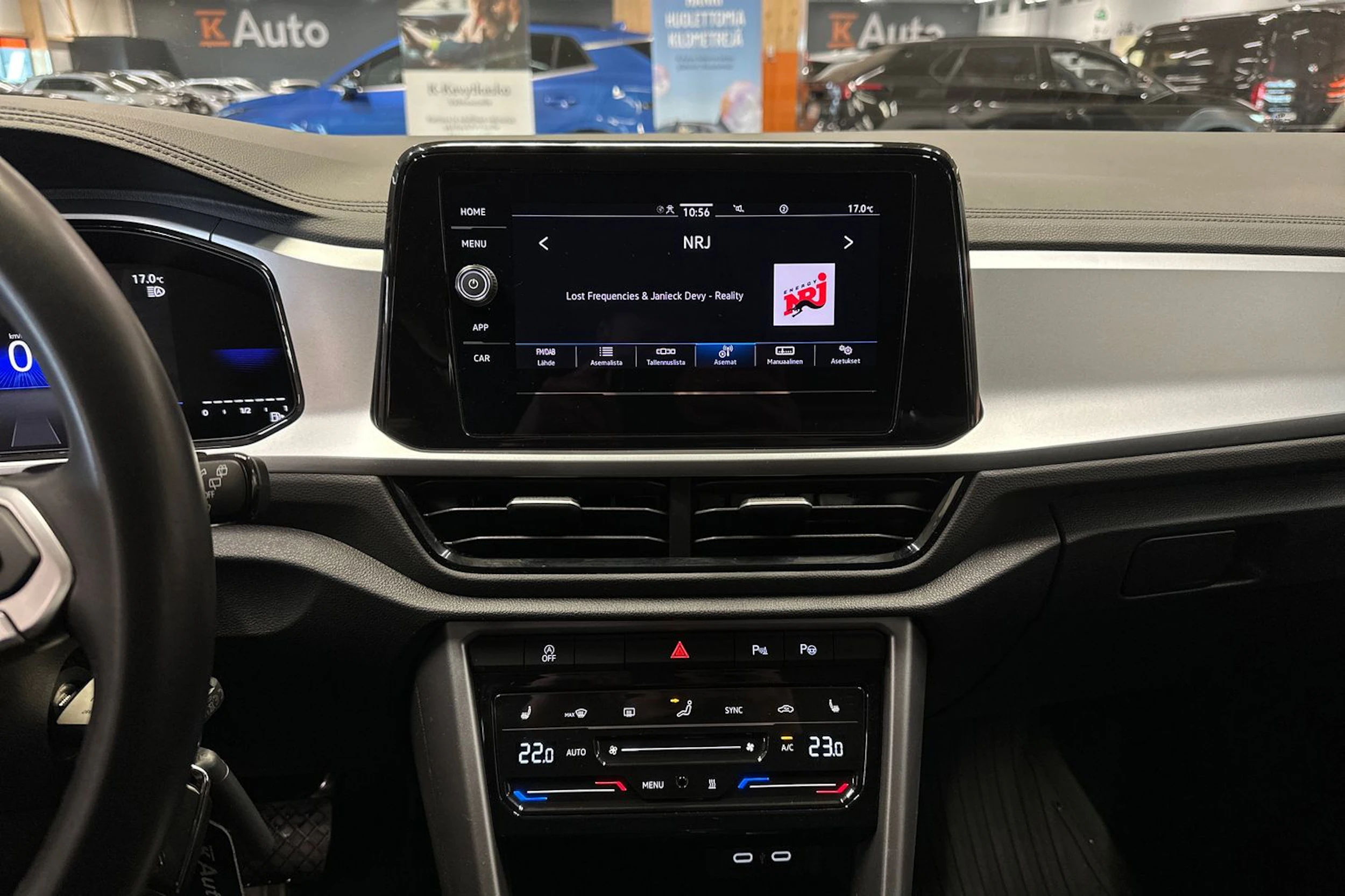 harmaa Volkswagen T-Roc 2024 kuva 20.