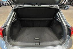 harmaa Volkswagen T-Roc 2024 kuva 28.