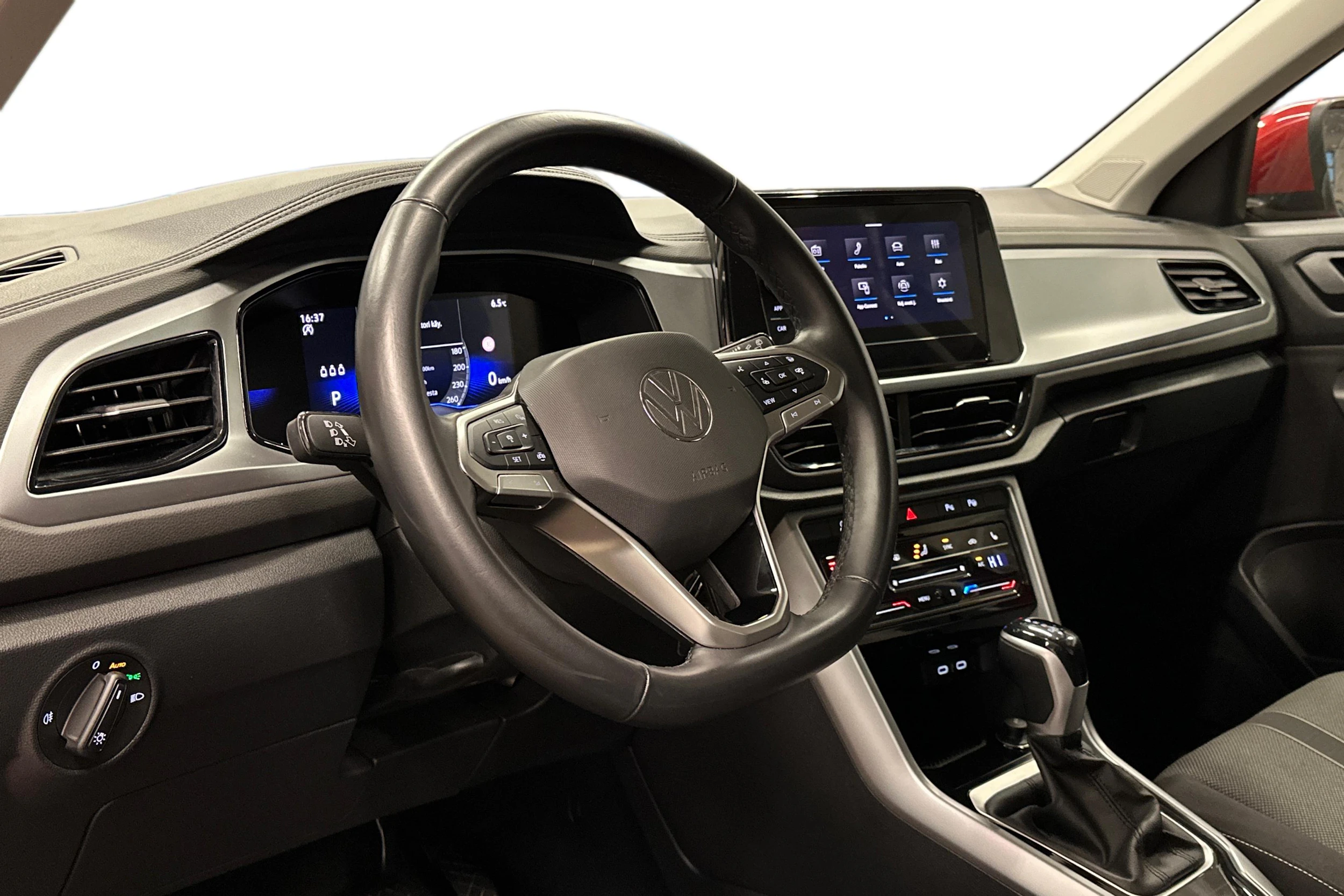 punainen Volkswagen T-Roc 2024 kuva 3.