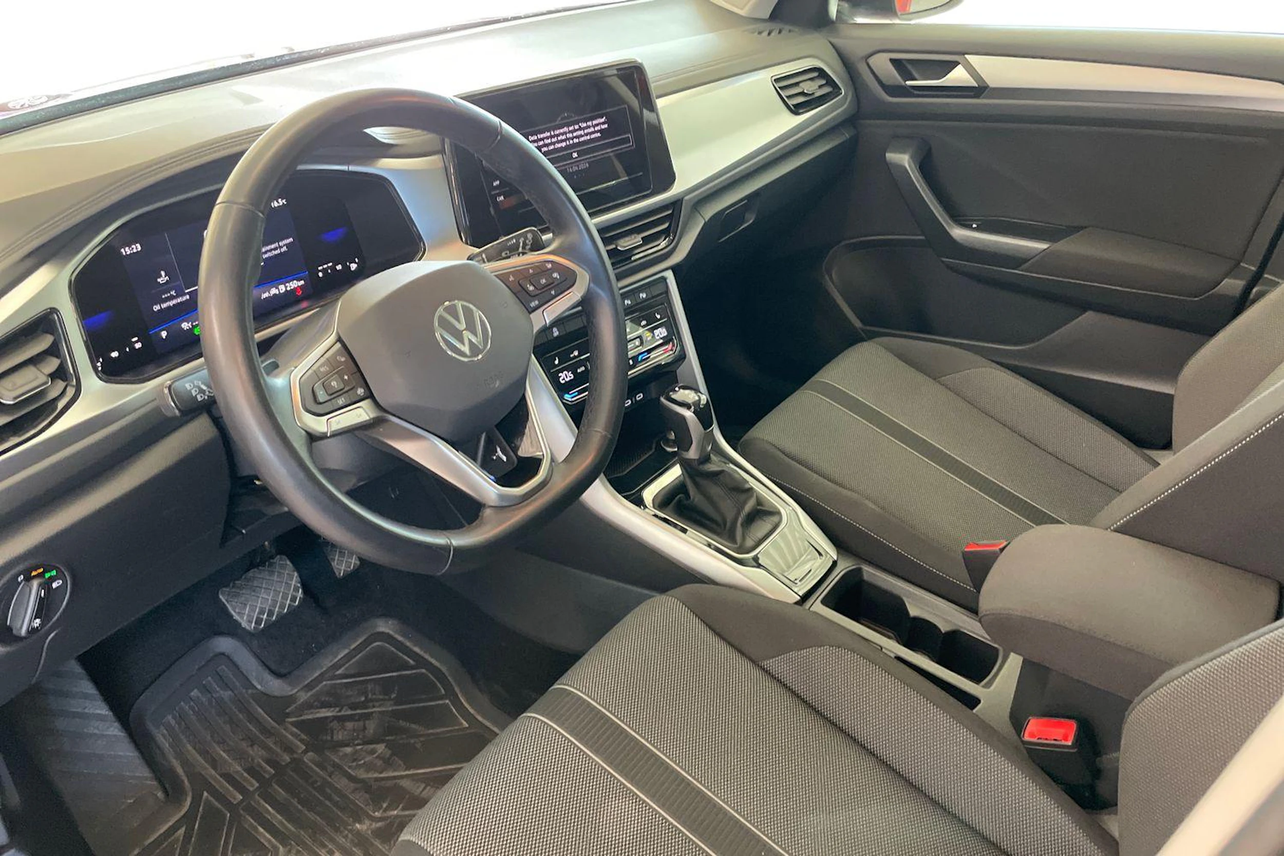 punainen Volkswagen T-Roc 2024 kuva 6.