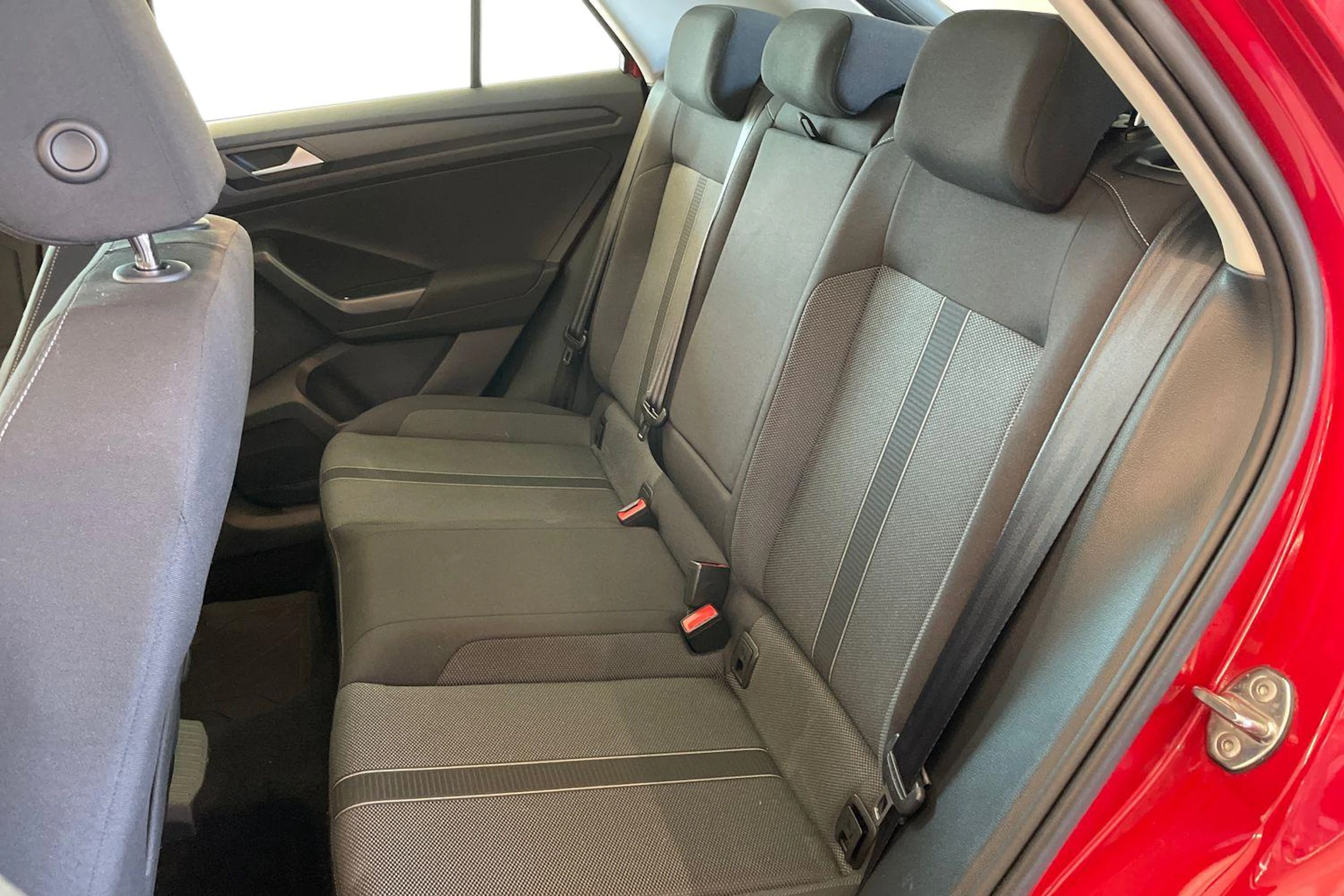 punainen Volkswagen T-Roc 2024 kuva 8.