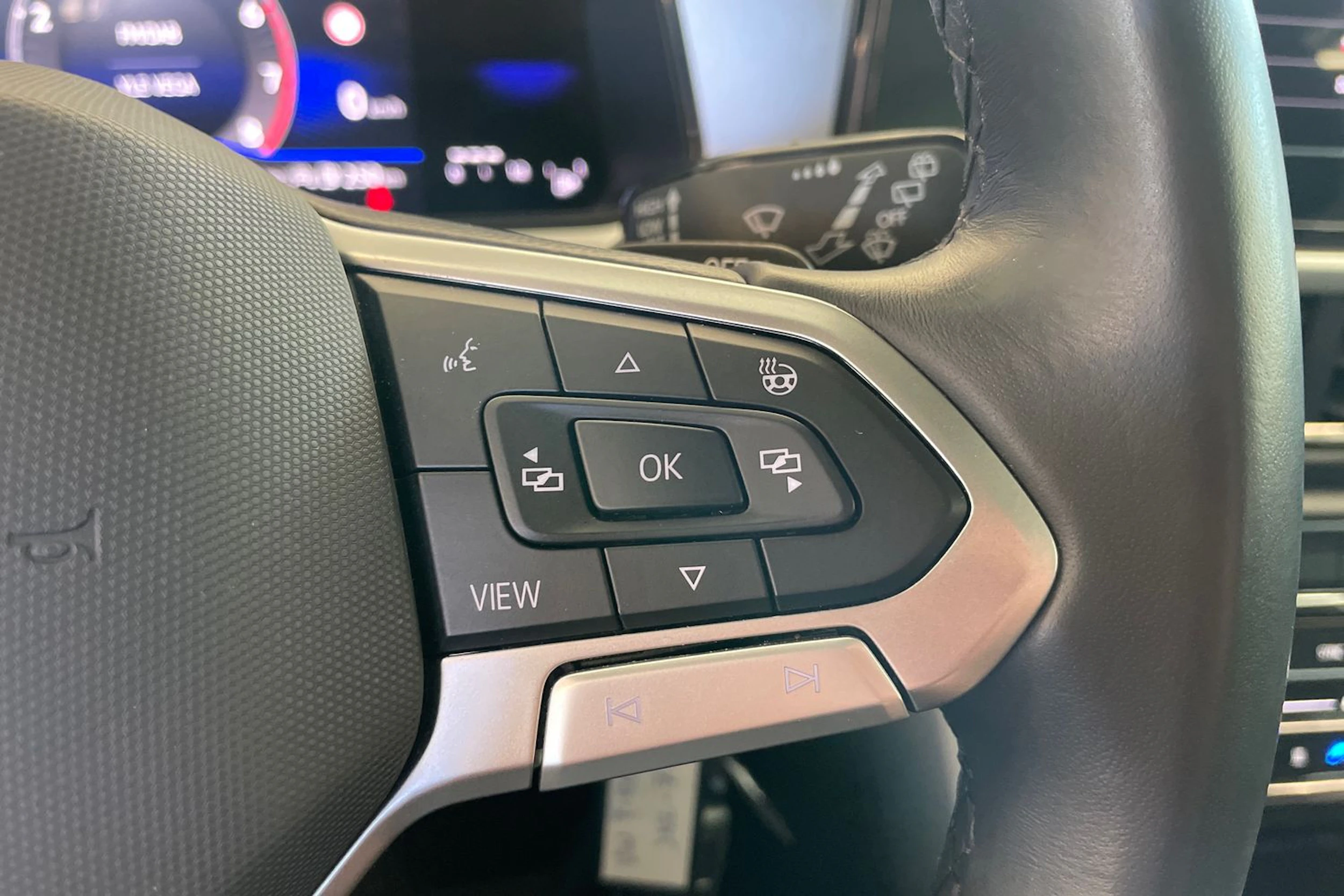 punainen Volkswagen T-Roc 2024 kuva 12.