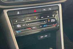 punainen Volkswagen T-Roc 2024 kuva 16.