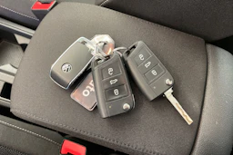 punainen Volkswagen T-Roc 2024 kuva 17.