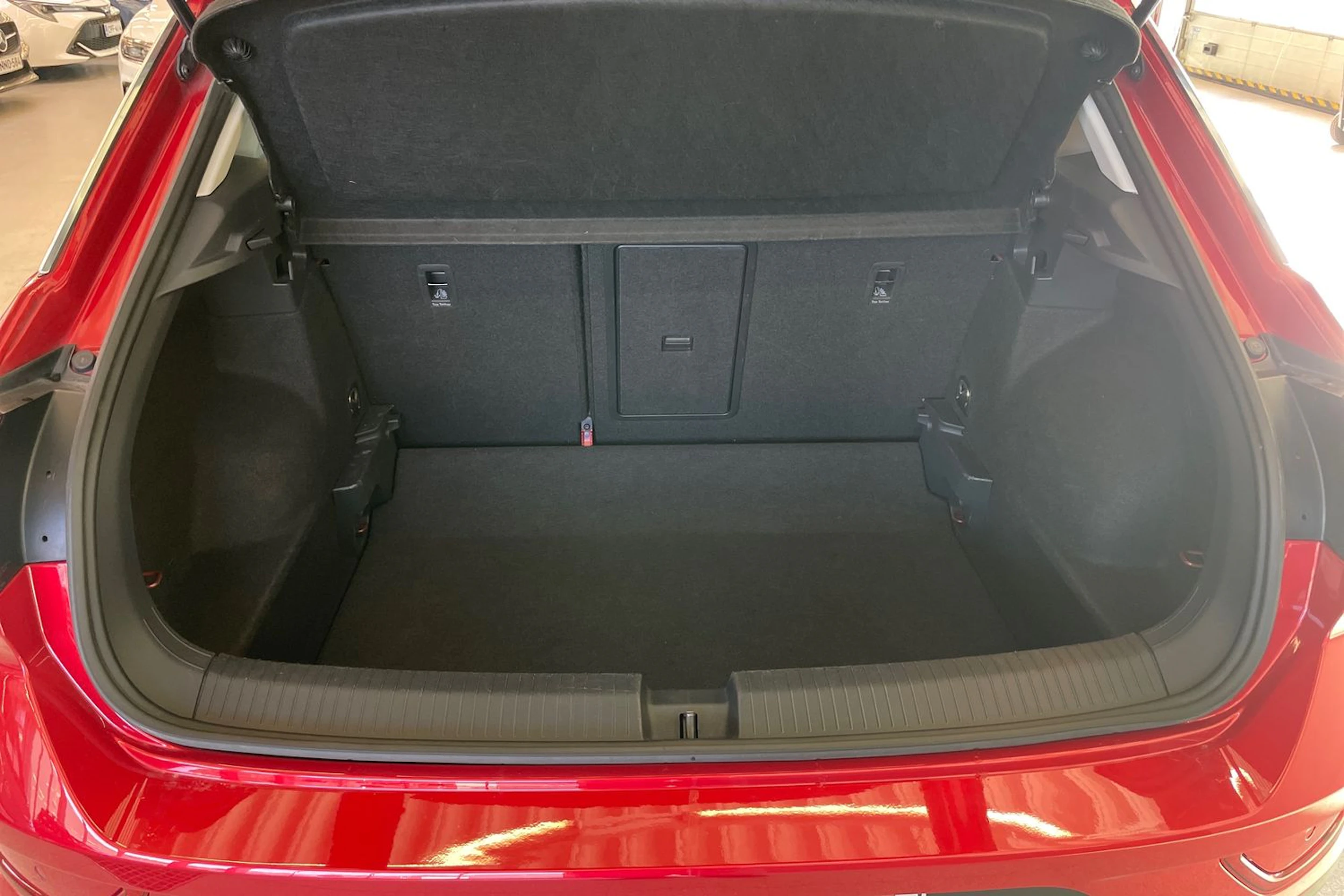 punainen Volkswagen T-Roc 2024 kuva 18.