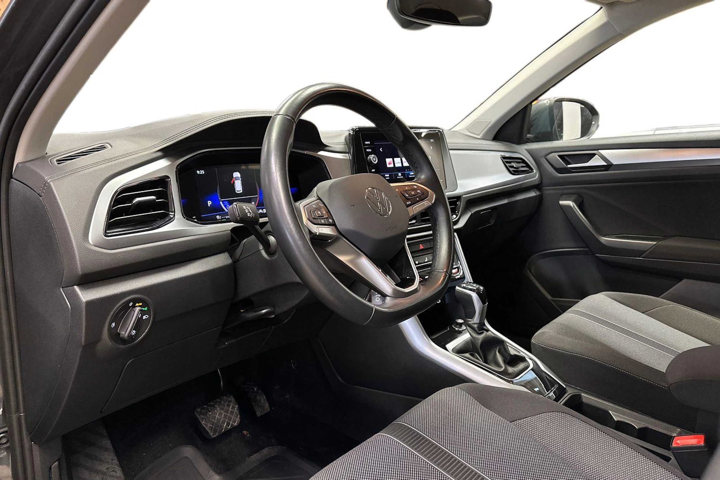 harmaa Volkswagen T-Roc 2024 kuva 8.