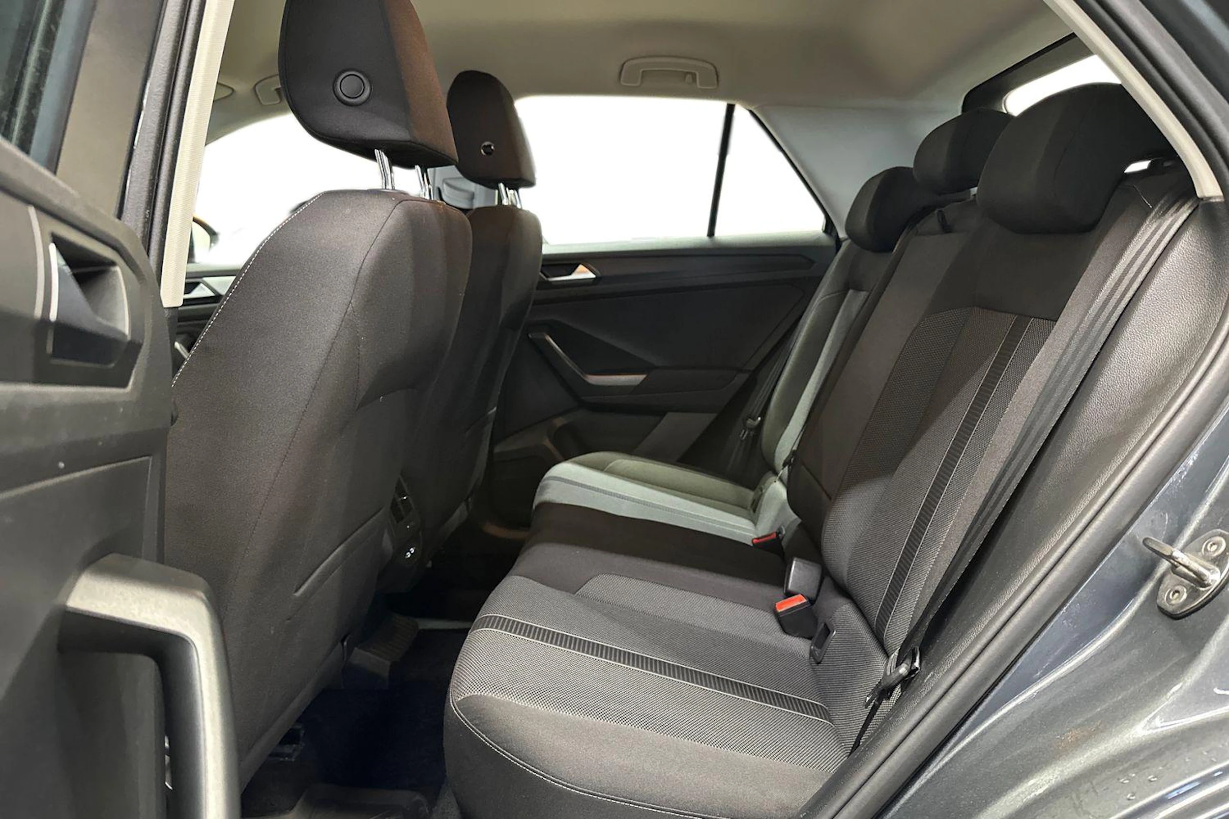 harmaa Volkswagen T-Roc 2024 kuva 11.