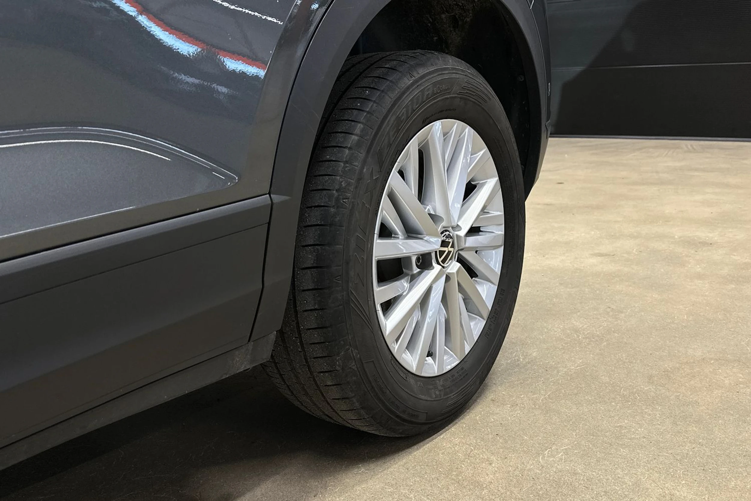 harmaa Volkswagen T-Roc 2024 kuva 12.