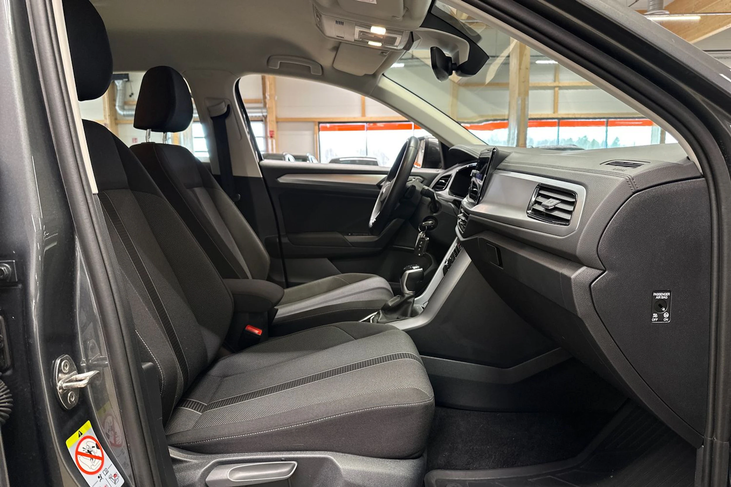 harmaa Volkswagen T-Roc 2024 kuva 15.