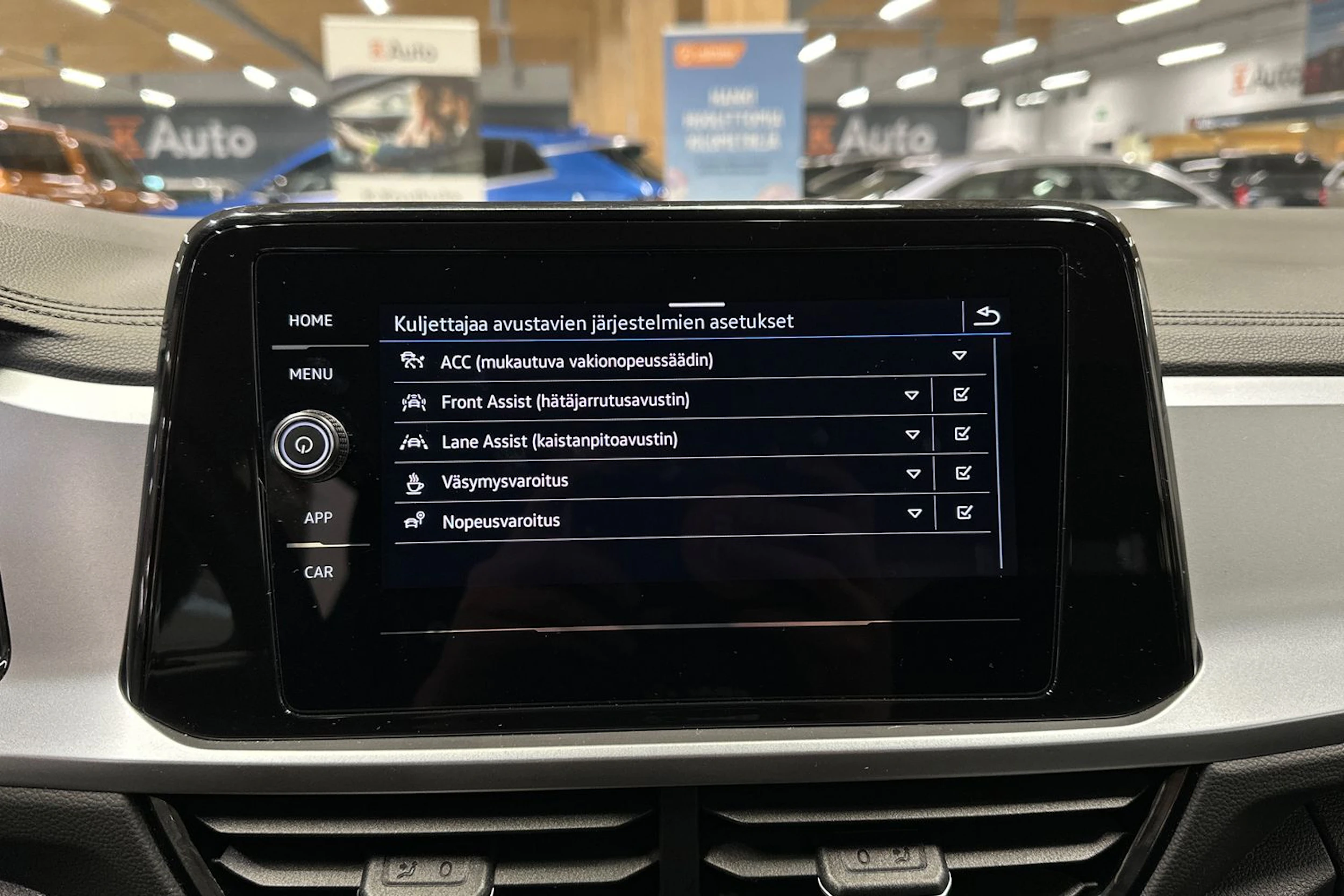 harmaa Volkswagen T-Roc 2024 kuva 19.