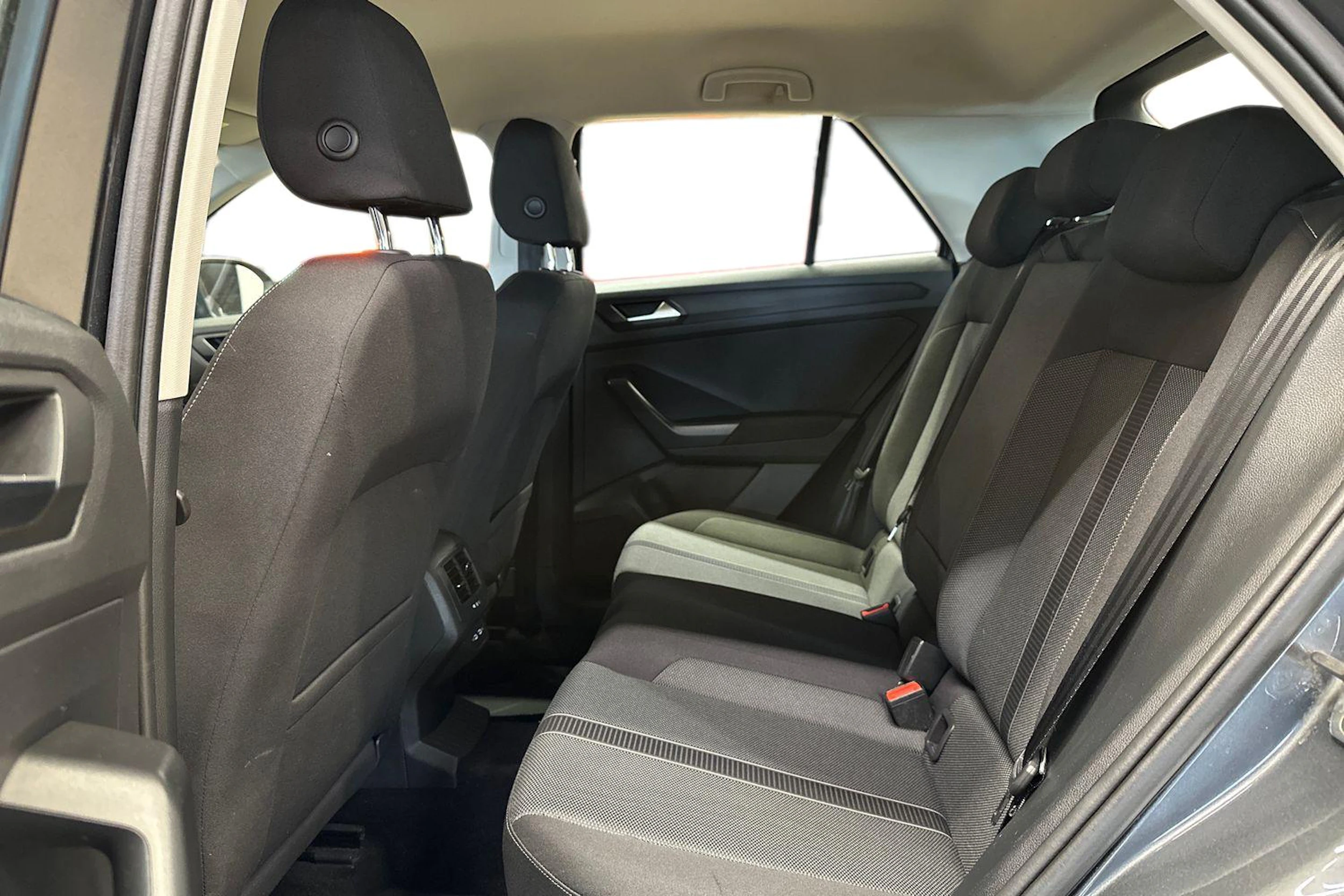 harmaa Volkswagen T-Roc 2024 kuva 8.