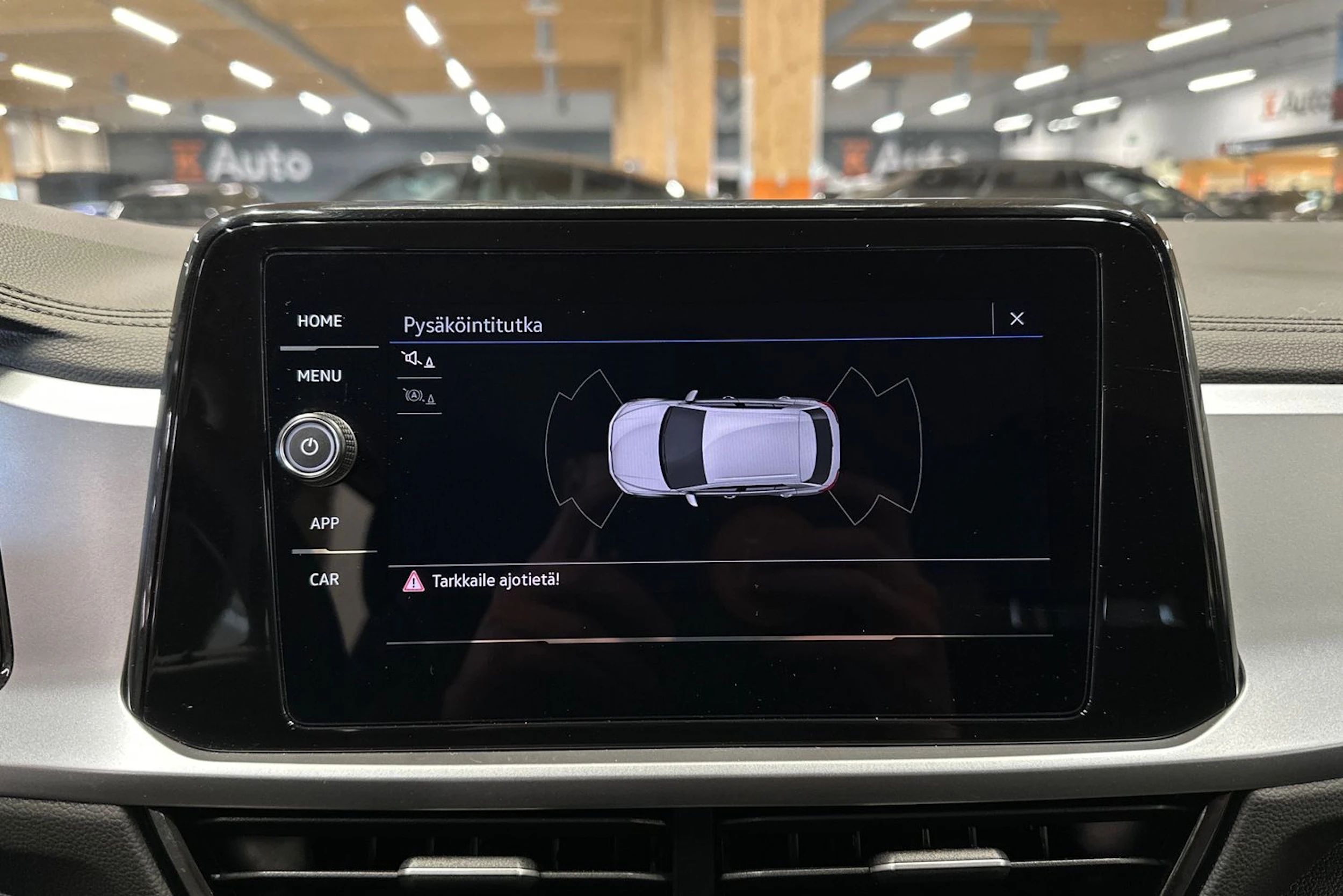 harmaa Volkswagen T-Roc 2024 kuva 13.