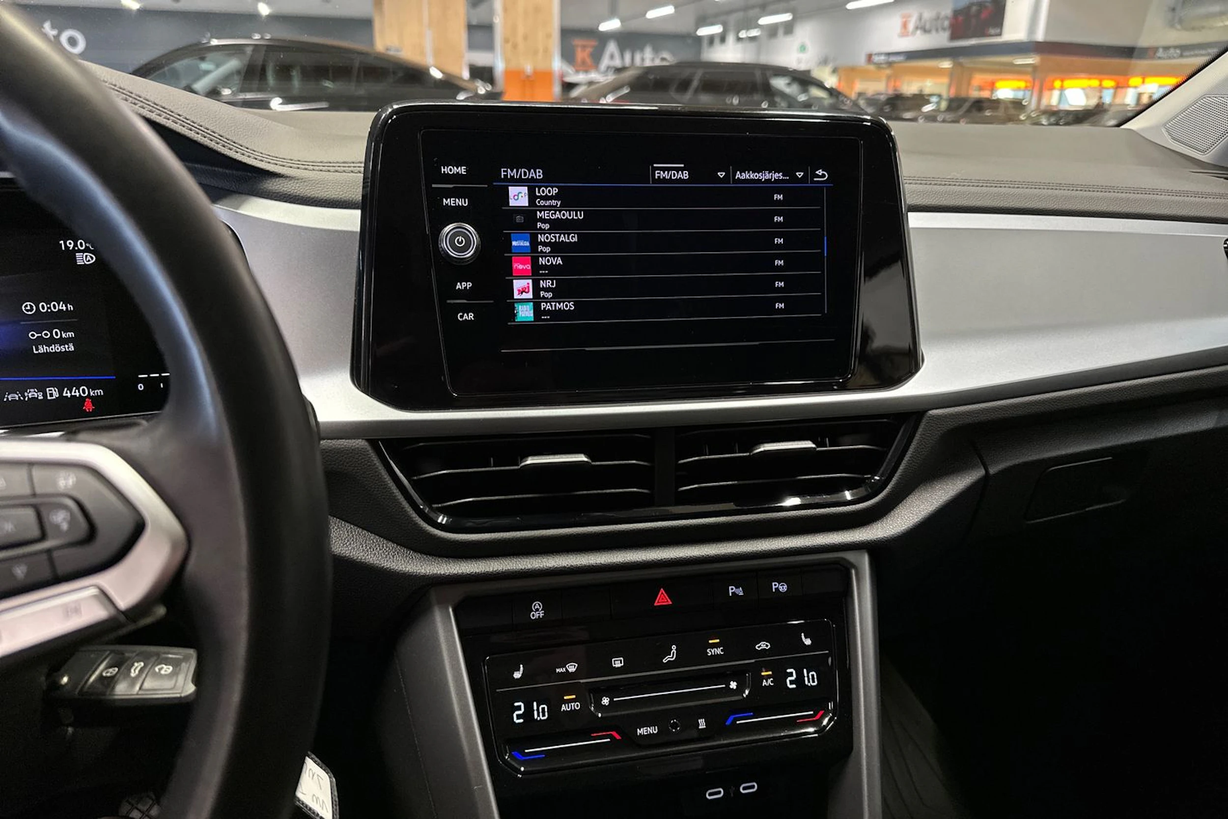 harmaa Volkswagen T-Roc 2024 kuva 16.