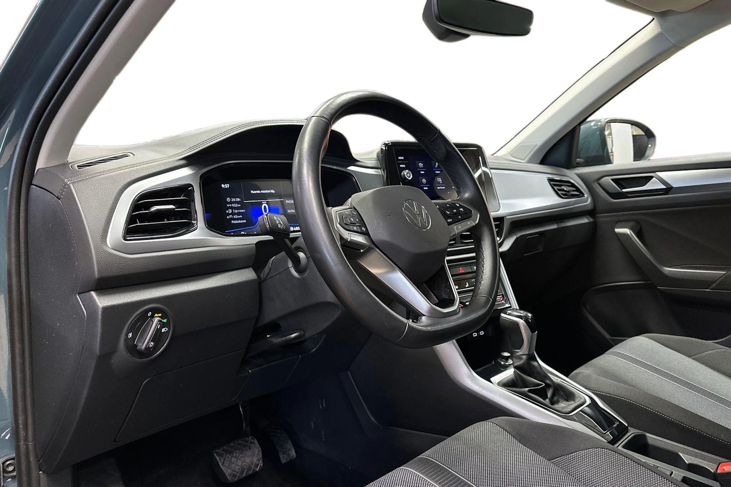 sininen Volkswagen T-Roc 2024 kuva 6.