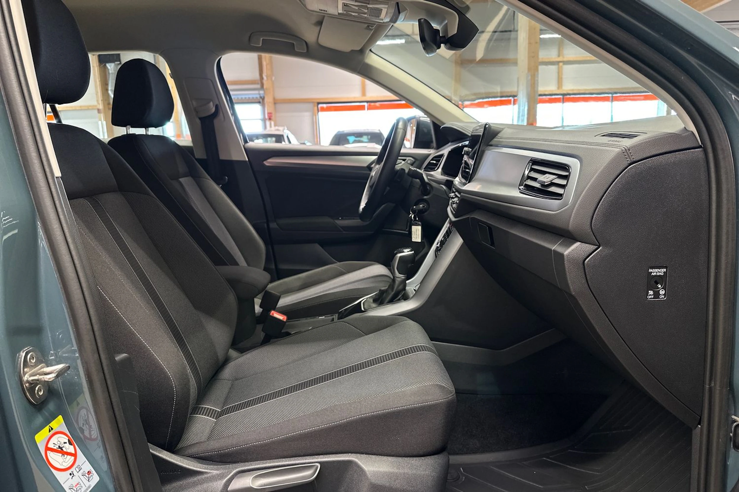 sininen Volkswagen T-Roc 2024 kuva 10.