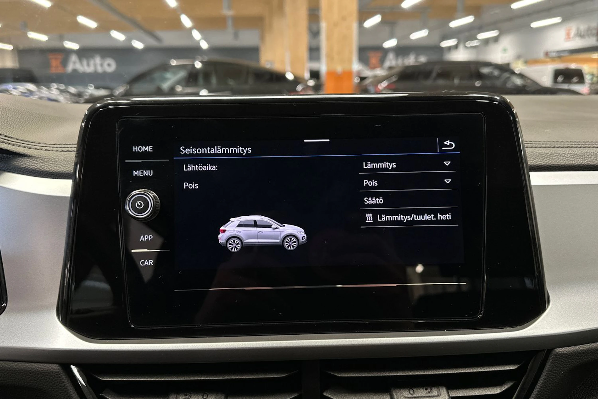 sininen Volkswagen T-Roc 2024 kuva 11.