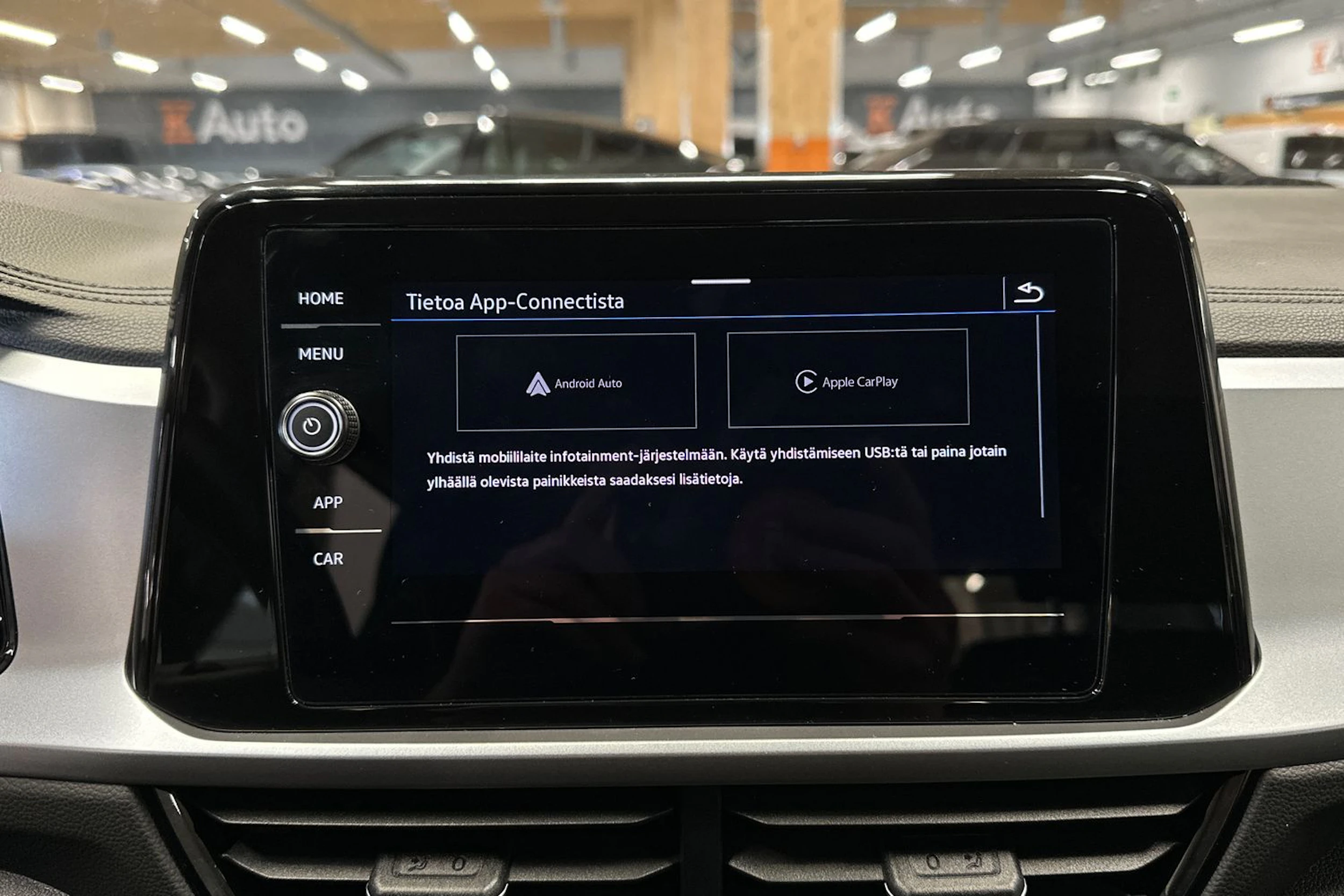sininen Volkswagen T-Roc 2024 kuva 13.