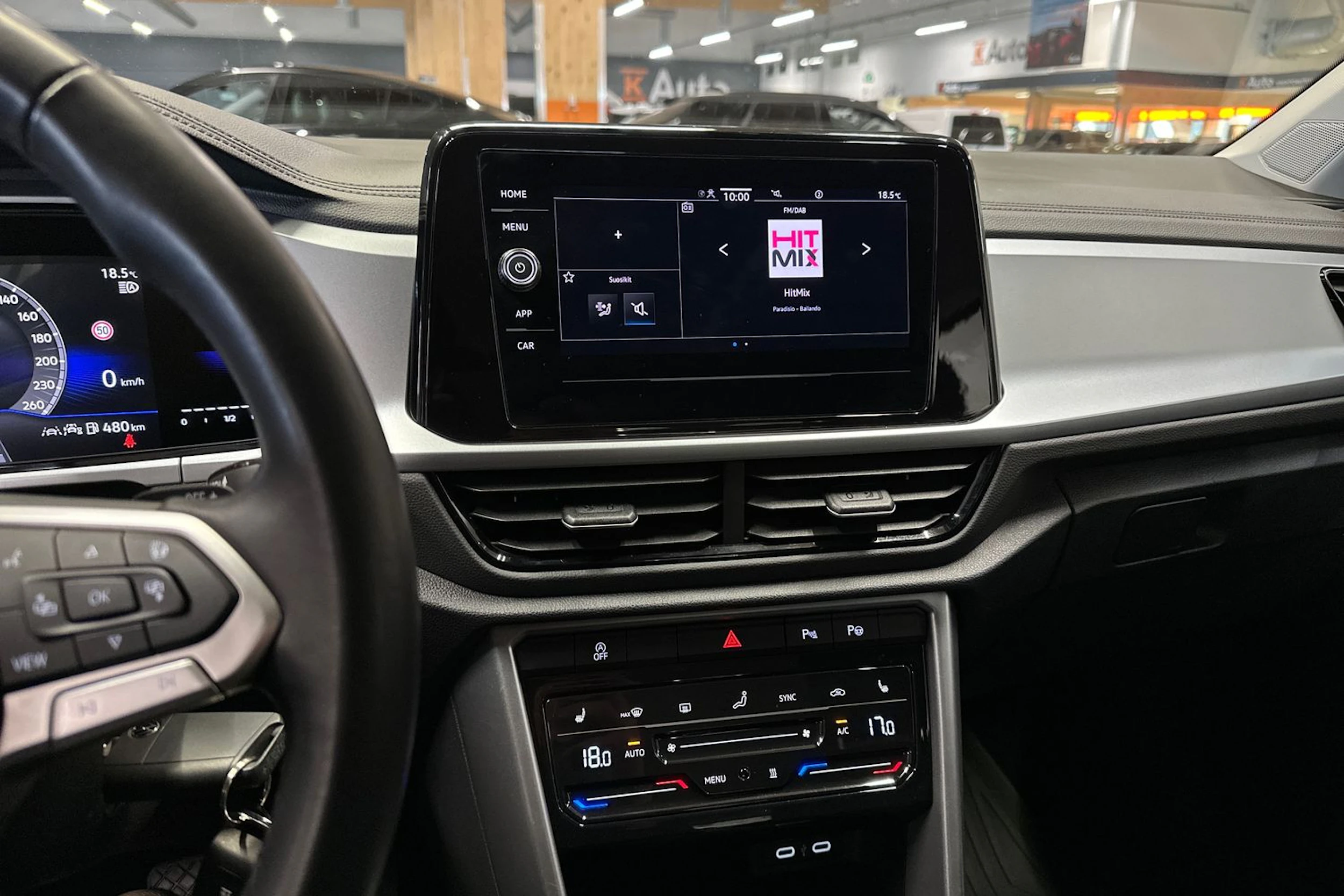 sininen Volkswagen T-Roc 2024 kuva 15.