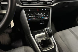 sininen Volkswagen T-Roc 2024 kuva 16.