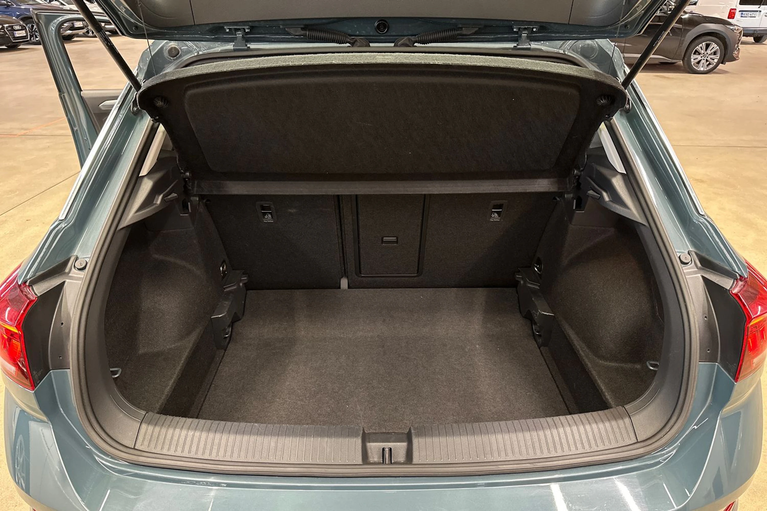 sininen Volkswagen T-Roc 2024 kuva 23.