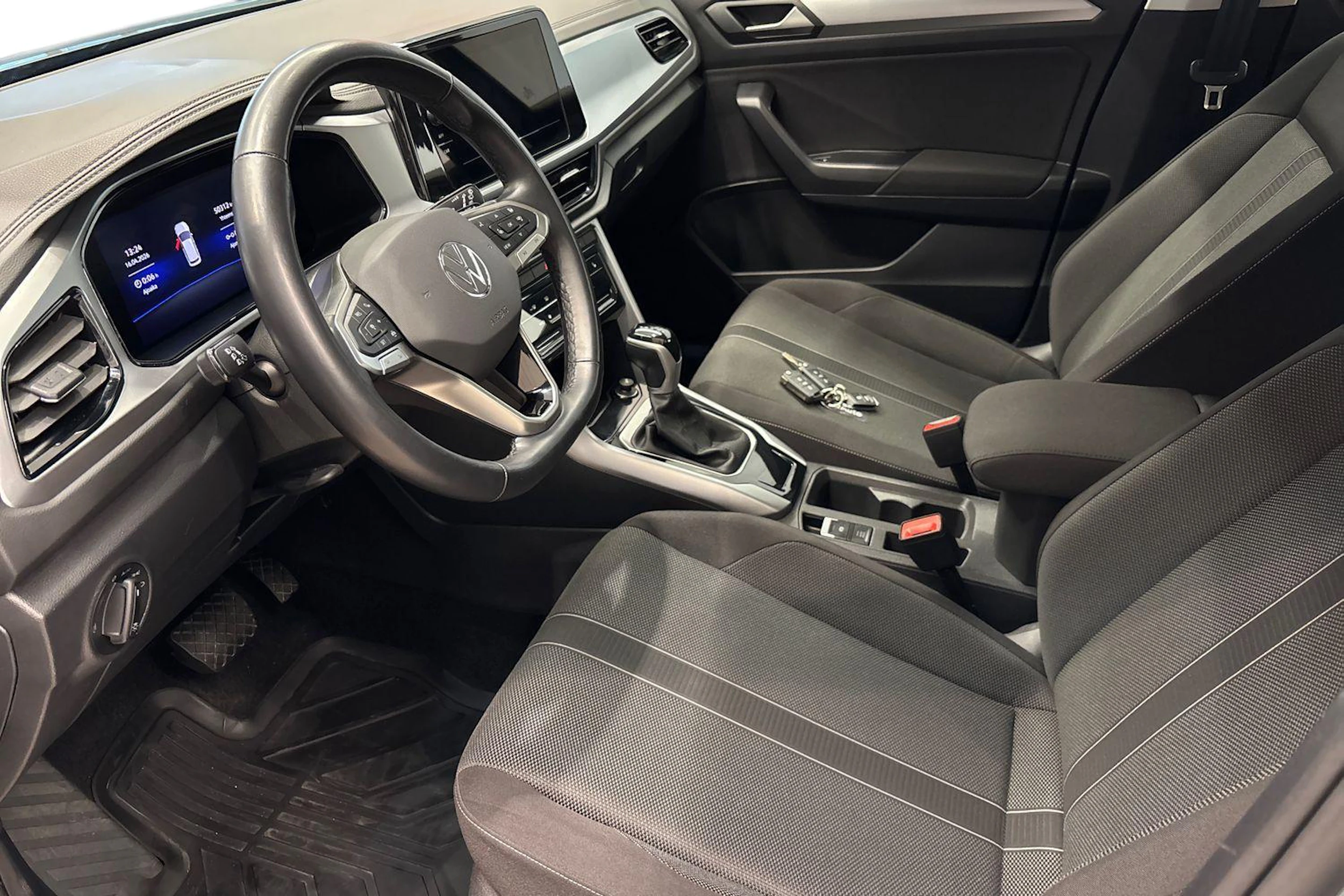 sininen Volkswagen T-Roc 2024 kuva 8.