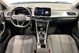 sininen Volkswagen T-Roc 2024 kuva 9.