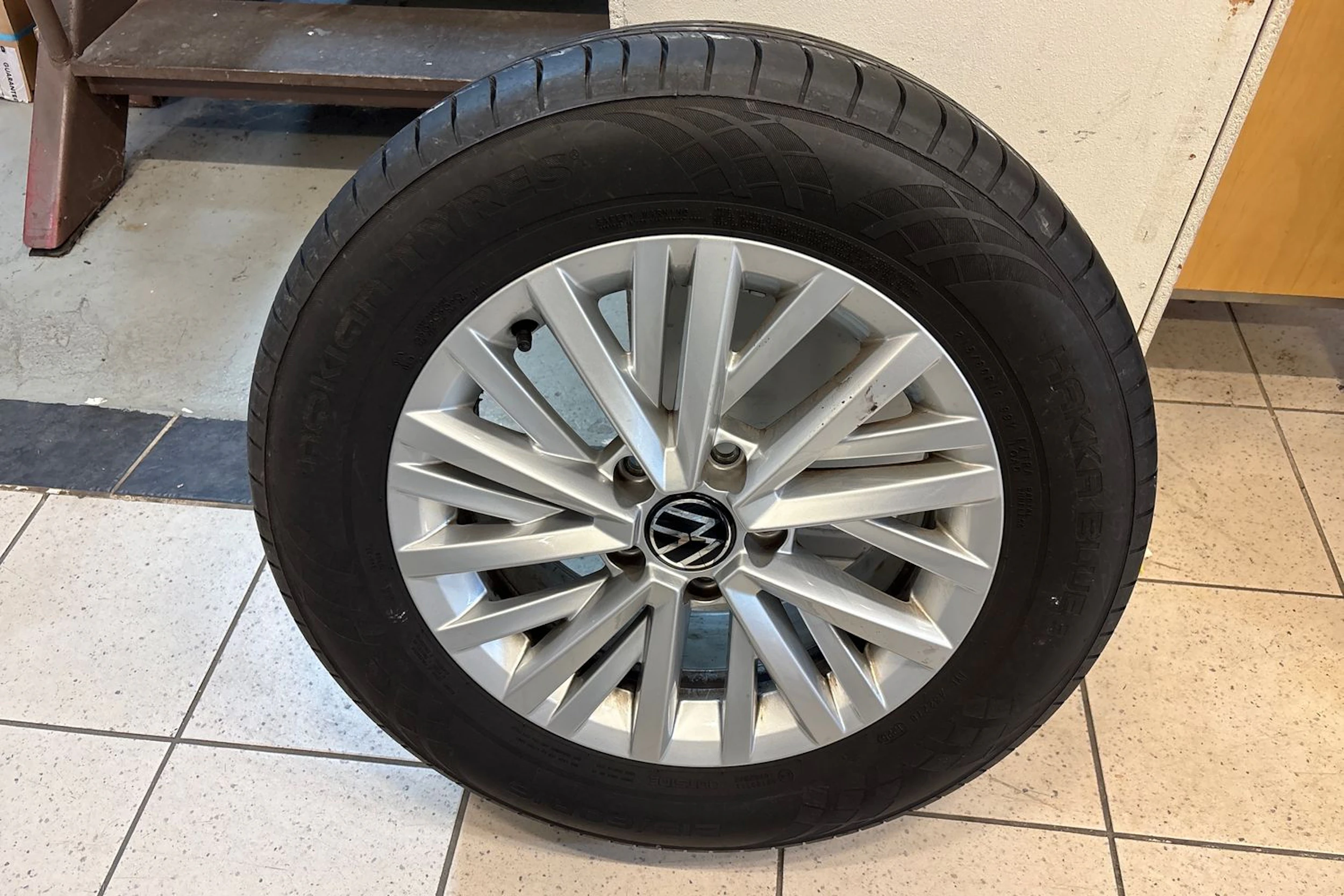 sininen Volkswagen T-Roc 2024 kuva 15.