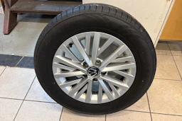 sininen Volkswagen T-Roc 2024 kuva 15.