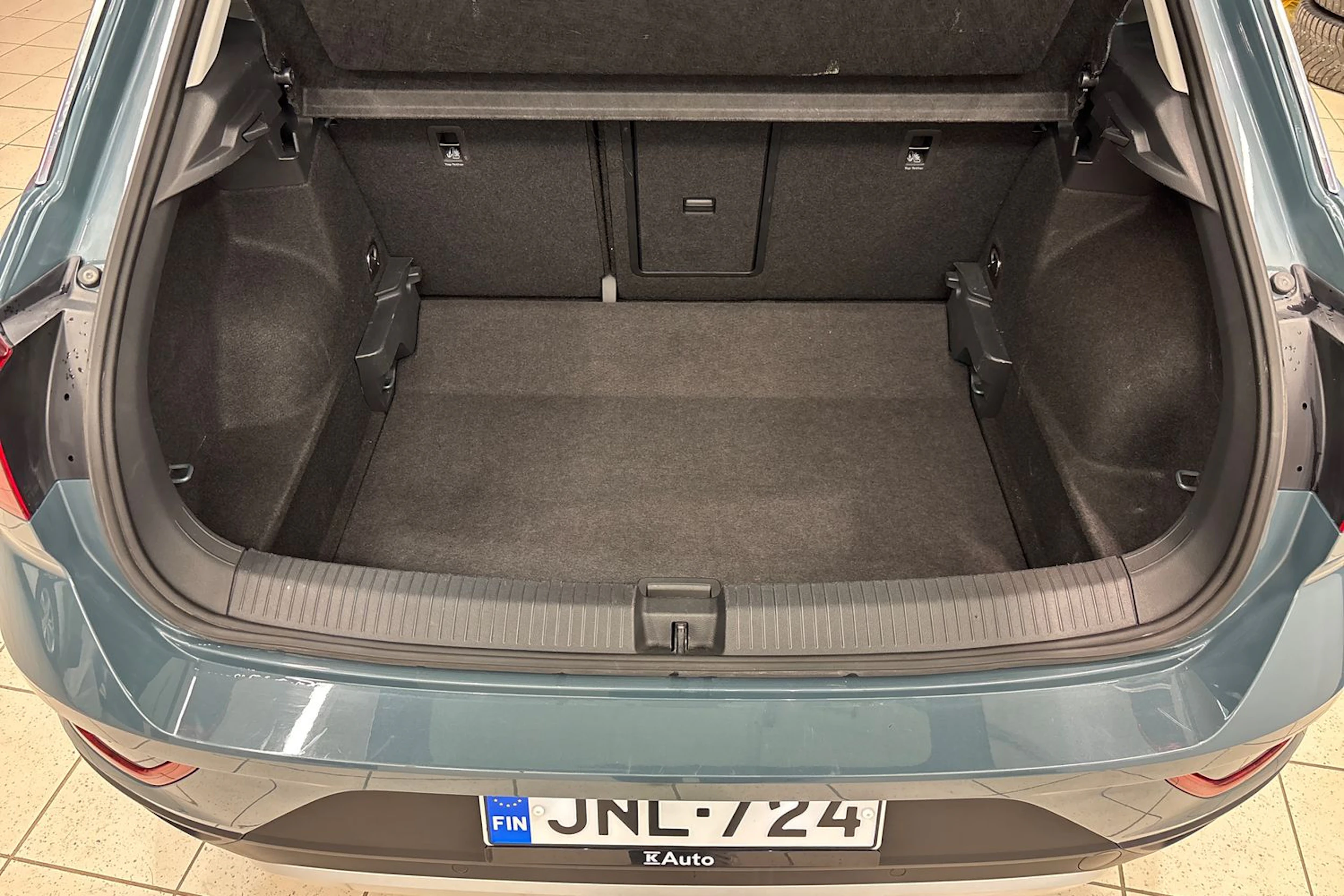 sininen Volkswagen T-Roc 2024 kuva 17.