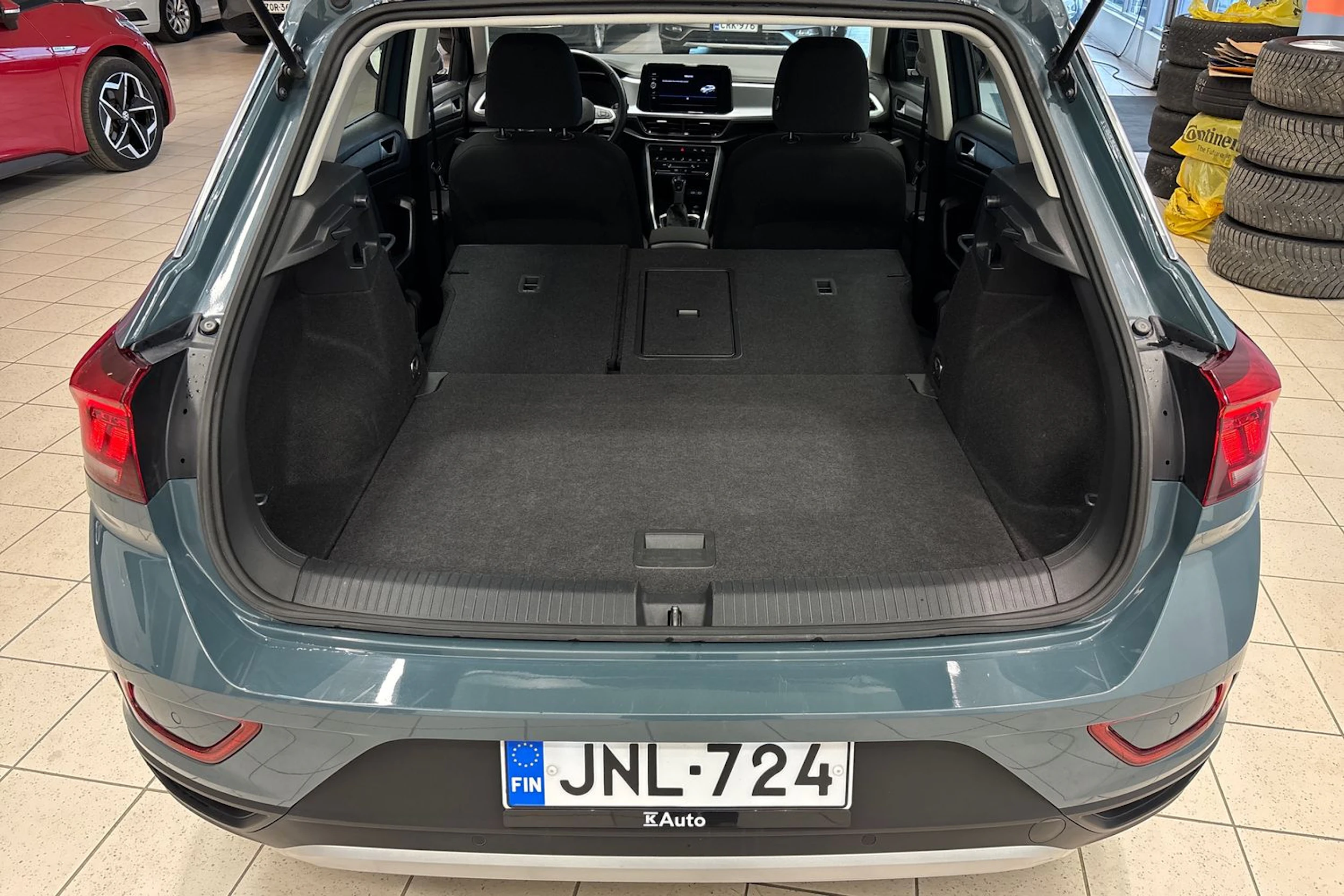 sininen Volkswagen T-Roc 2024 kuva 18.