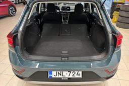 sininen Volkswagen T-Roc 2024 kuva 18.