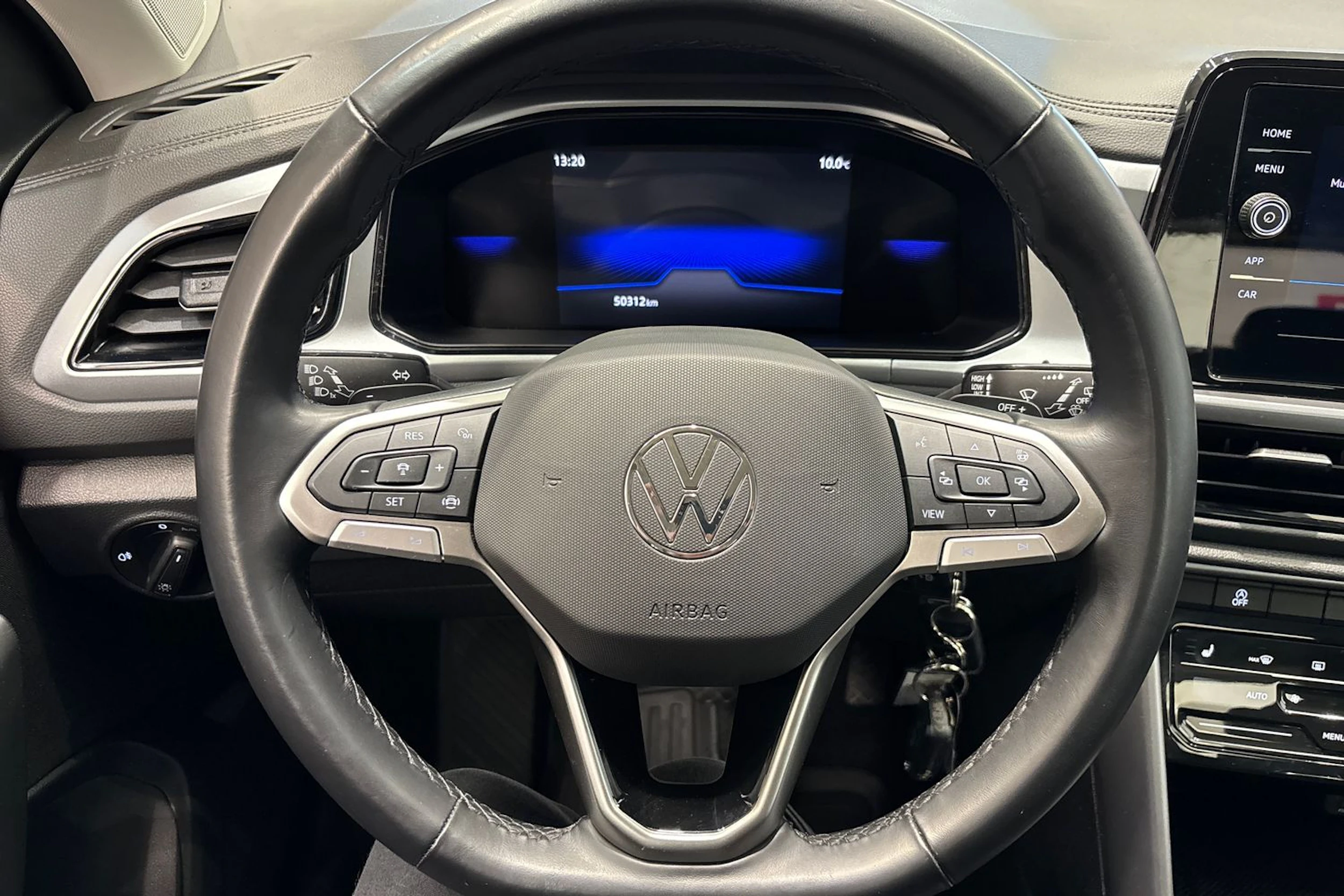 sininen Volkswagen T-Roc 2024 kuva 19.