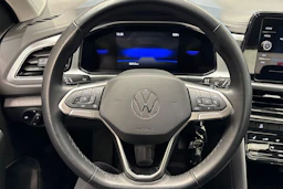 sininen Volkswagen T-Roc 2024 kuva 19.