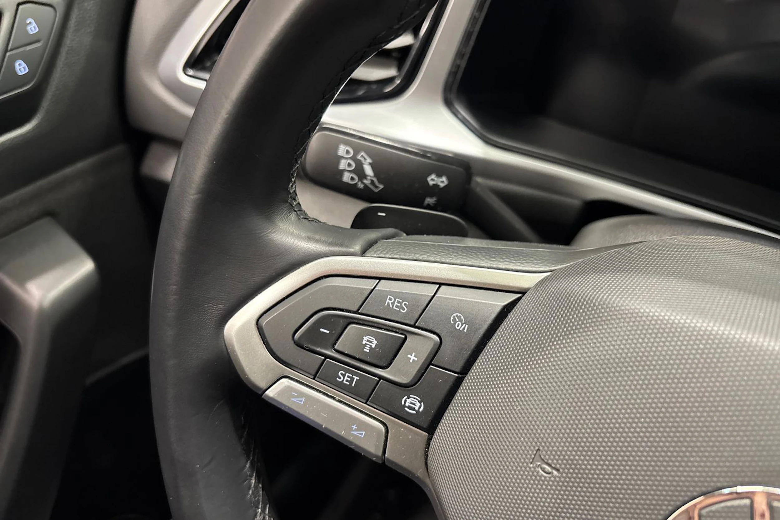 sininen Volkswagen T-Roc 2024 kuva 22.