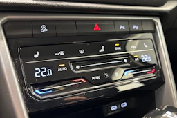 sininen Volkswagen T-Roc 2024 kuva 25.
