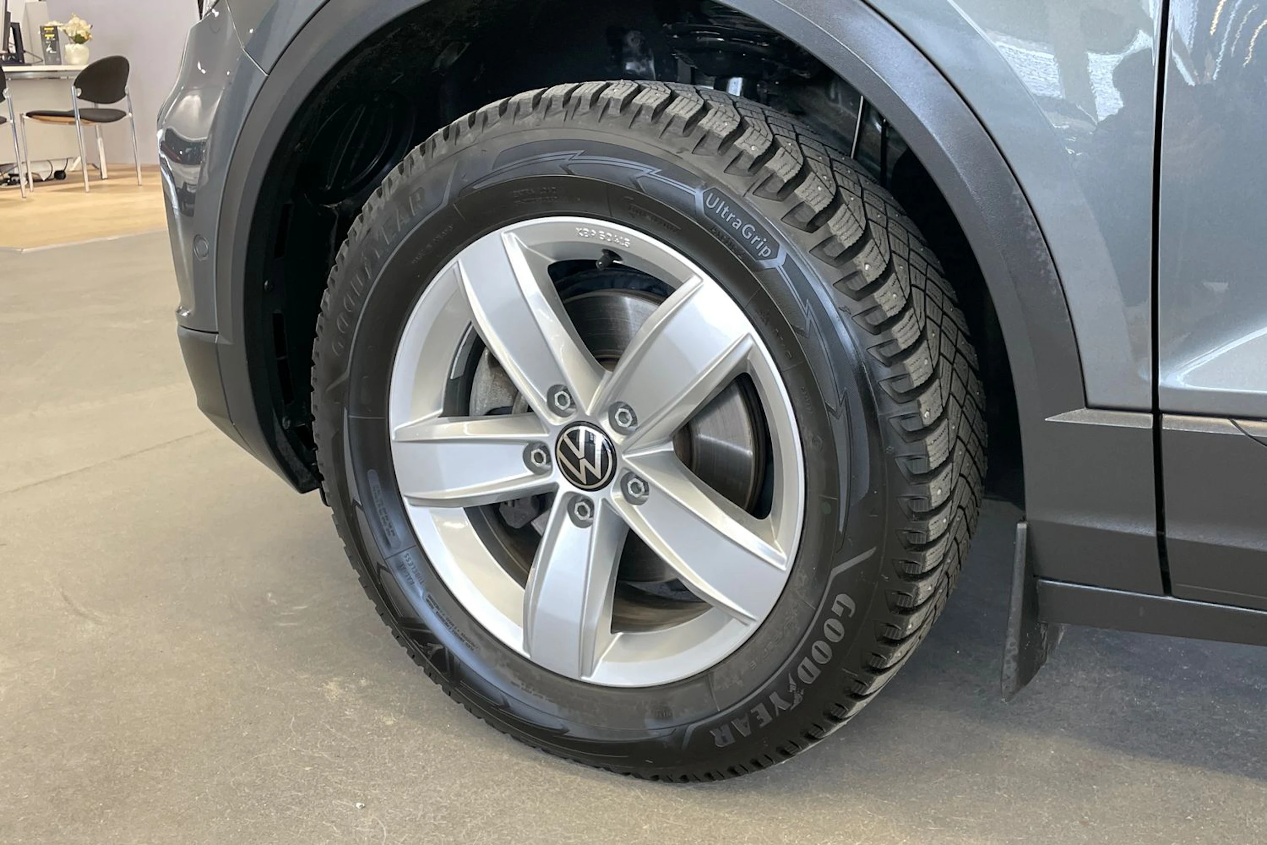 harmaa Volkswagen T-Roc 2024 kuva 13.