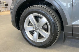 harmaa Volkswagen T-Roc 2024 kuva 13.