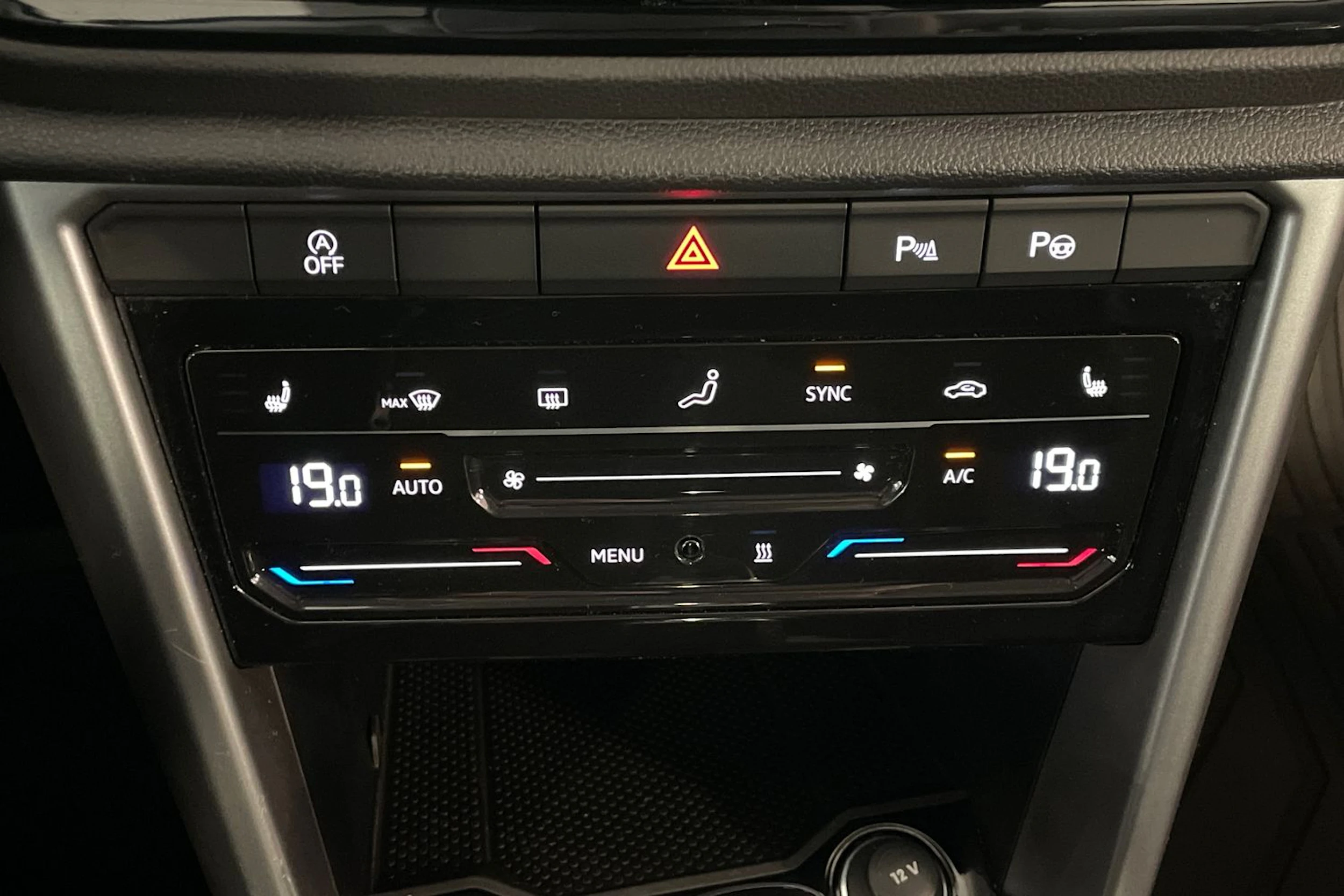 harmaa Volkswagen T-Roc 2024 kuva 18.
