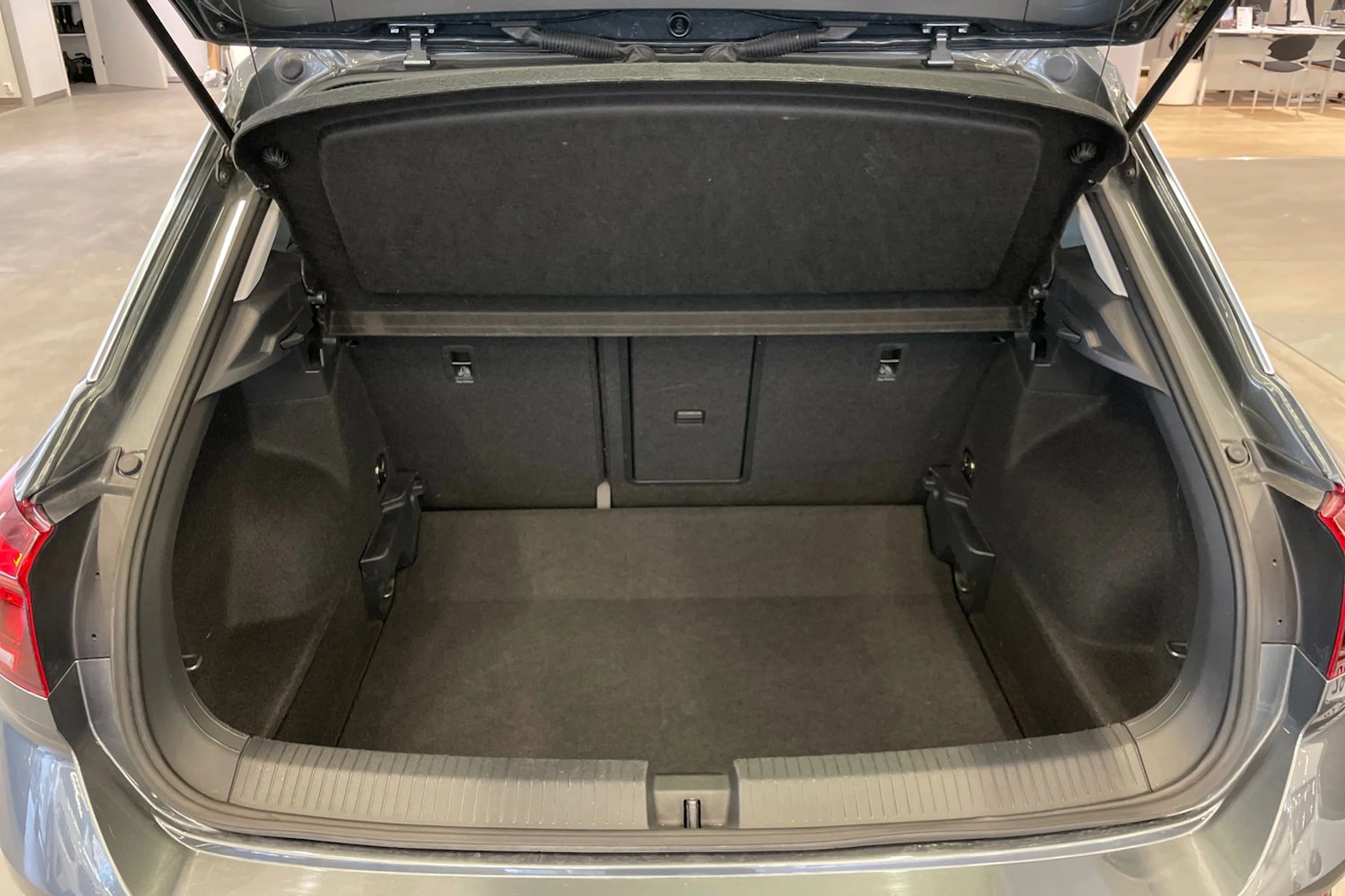 harmaa Volkswagen T-Roc 2024 kuva 23.