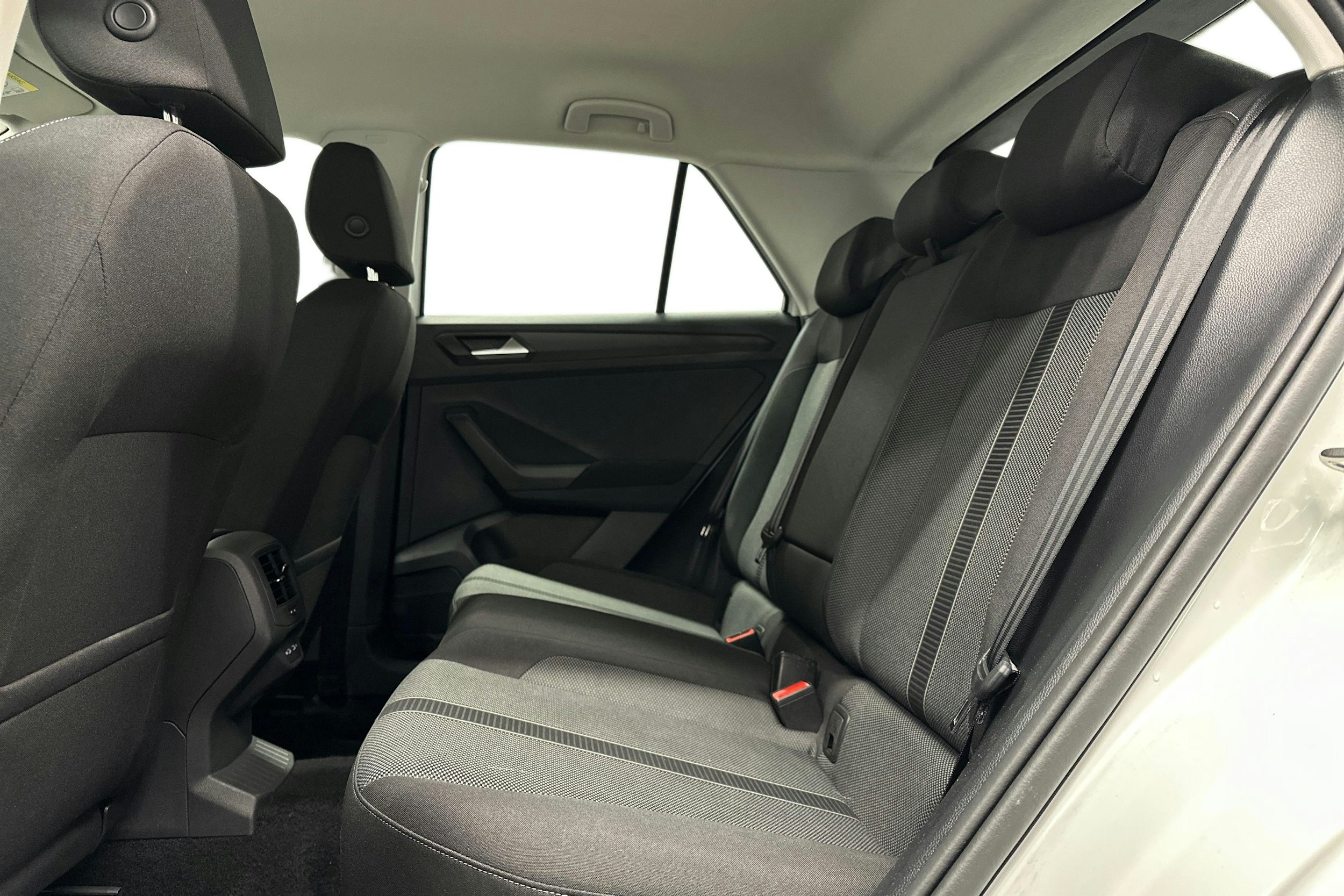 valkoinen Volkswagen T-Roc 2024 kuva 10.