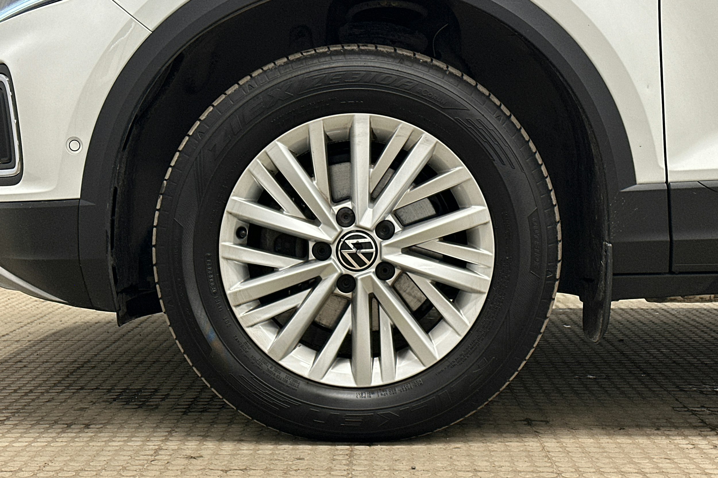 valkoinen Volkswagen T-Roc 2024 kuva 11.