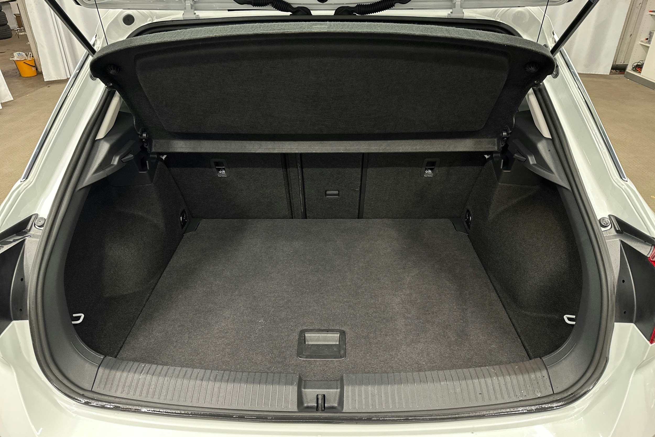 valkoinen Volkswagen T-Roc 2024 kuva 14.